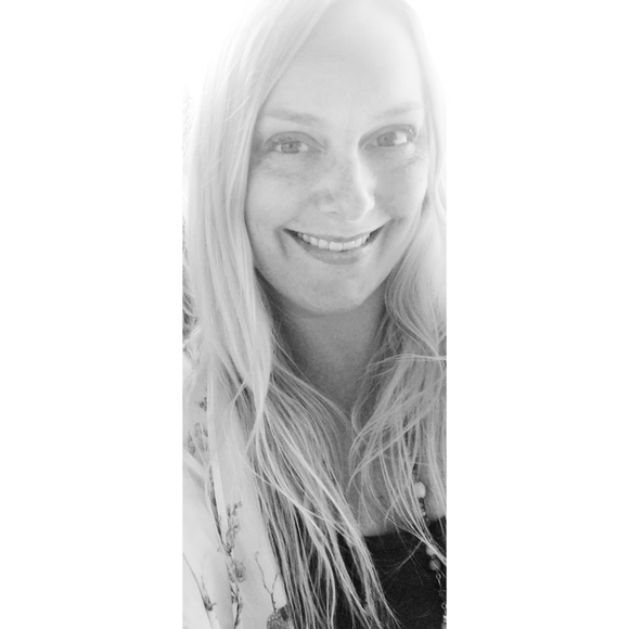 Meet your Posher, Jenn - Picture 1 of 1